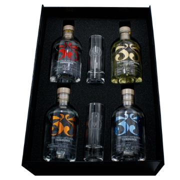 Toon details van Premium Kretenzische Tsikoudia Geschenkset - 4x200 ml, 35N, Gegraveerde Glazen. Afbeeldingen van Premium Kretenzische Tsikoudia Geschenkset - 4x200 ml, 35N, Gegraveerde Glazen.