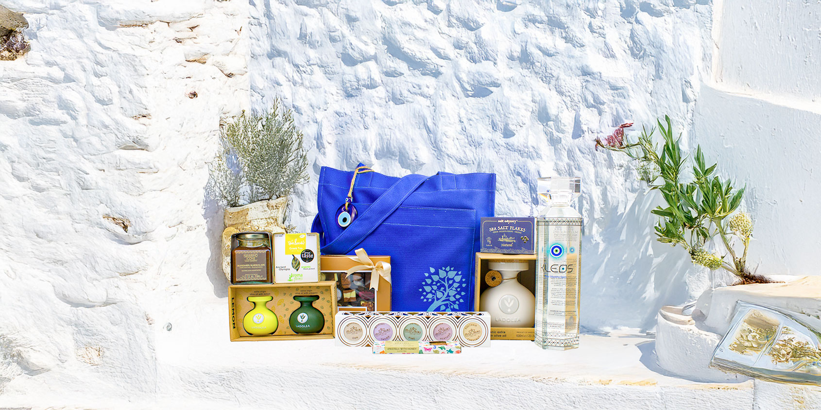 Griekse luxe geschenkmand met ambachtelijke olijfolie, honing en gastronomische lekkernijen in een premium presentatiedoos